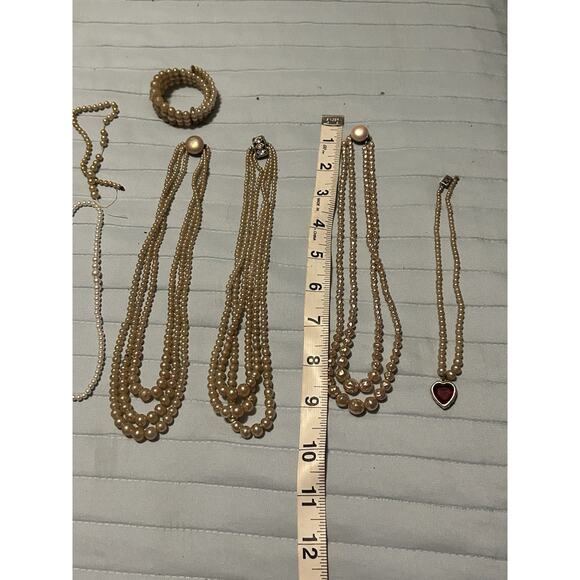 Vintage Faux Pearl Jewelry Lot Pieces Earrings Necklaces Bracelets Earrings - Picture 12 of 12